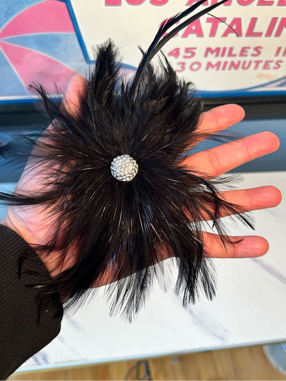 Magnetic feather hair fascinator